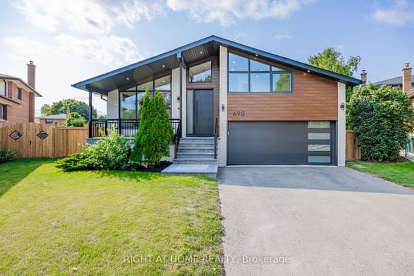 🏡 House of the Week: 690 Hillman Crescent